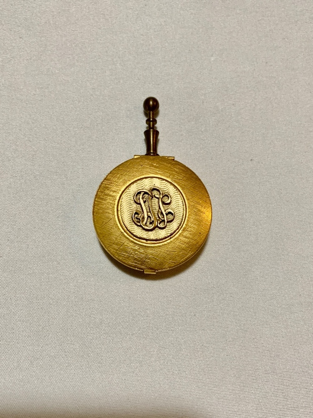 Vintage Gold Tone Metal Ladies Portable Compact Astray